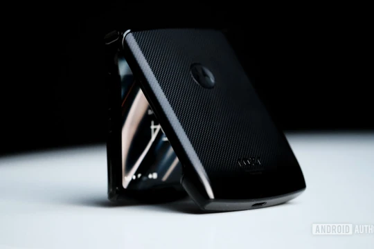 Ảnh: Cuối cùng chiếc điện thoại gập Motorola Razr cũng được ra mắt sau bao ngày chờ đợi (Ảnh: Andorid Authority)