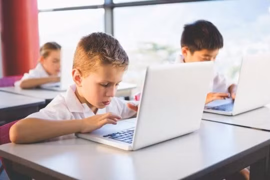 Chuyển đổi số trong lĩnh vực giáo dục (Ảnh: Magenest)