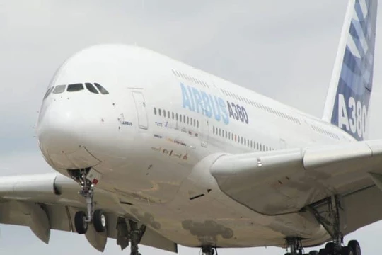 Những chiếc máy bay dân dụng thường được sơn màu trắng (Ảnh: Aircraftcompare)