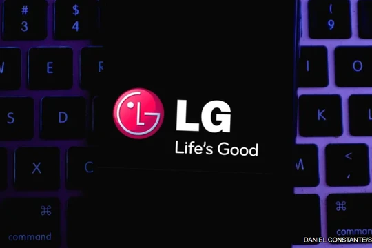 Video hé lộ chiếc điện thoại cuộn chưa từng được công bố của LG (Ảnh: Slash Gear)