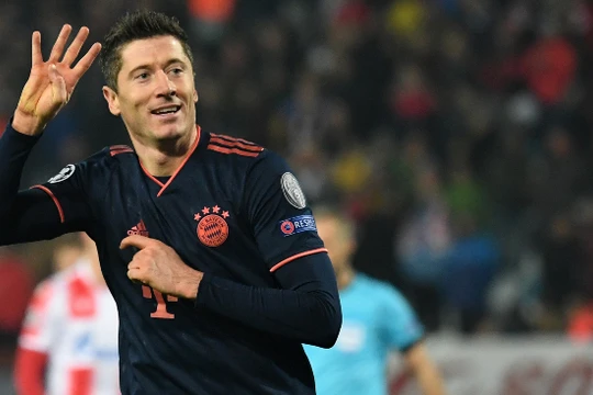 Tiền đạo người Ba Lan lập kỉ lục cầu thủ ghi 4 bàn nhanh nhất UEFA Champion League trong chiến thắng 6-0 trước Sao Đỏ Belgrade (Ảnh: Planet Football)