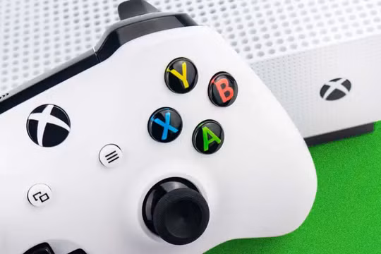 Microsoft lỗ 100-200 USD trên mỗi chiếc Xbox được bán ra (Ảnh: Kotaku)