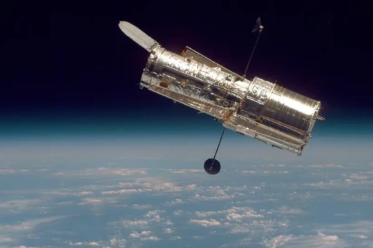 Kính viễn vọng không gian Hubble của NASA (Ảnh: Business Insider)