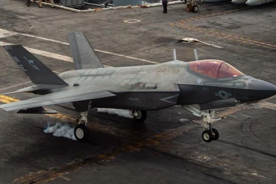 Tiêm kích F-35C của Hải quân Mỹ đứng trước nguy cơ mất đi khả năng tàng hình (Ảnh: Military Watch Magazine)