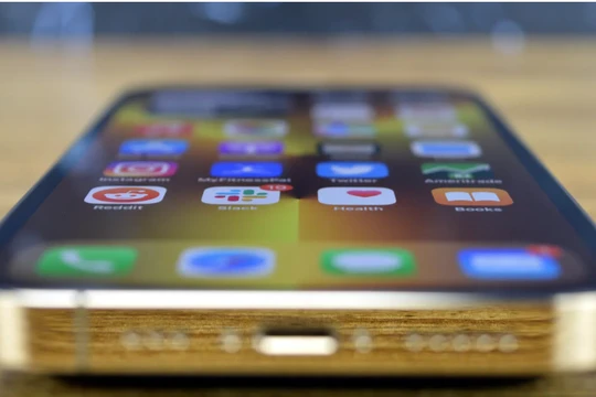 Cách khóa màn hình iPhone từ xa bằng Apple Watch (Ảnh: BGR)