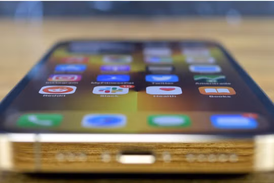 Cách khóa màn hình iPhone từ xa bằng Apple Watch (Ảnh: BGR)