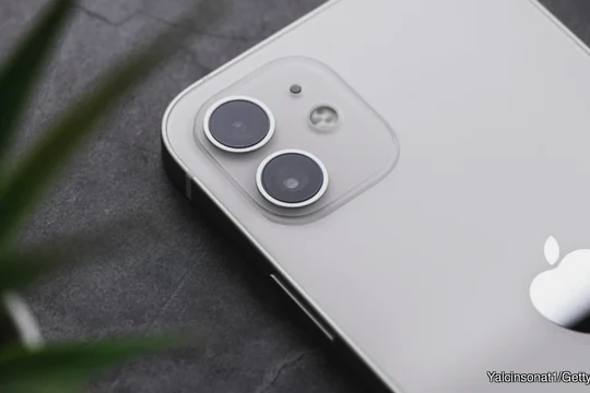 Tại sao Pháp cấm Apple bán iPhone 12? (Ảnh: Slash Gear)