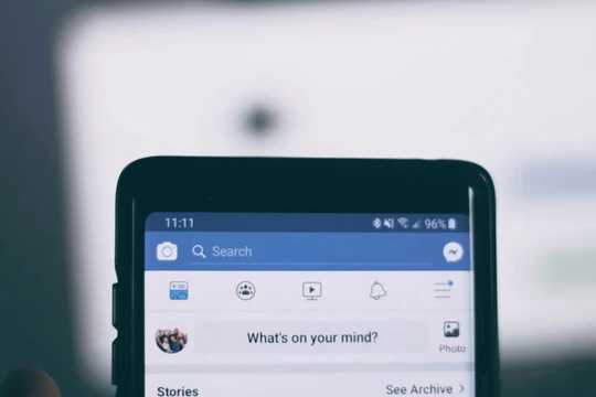 Đoạn video thuyết âm mưu được lan truyền chóng mặt trên Facebook và YouTube những ngày qua (Ảnh: Technology Review)