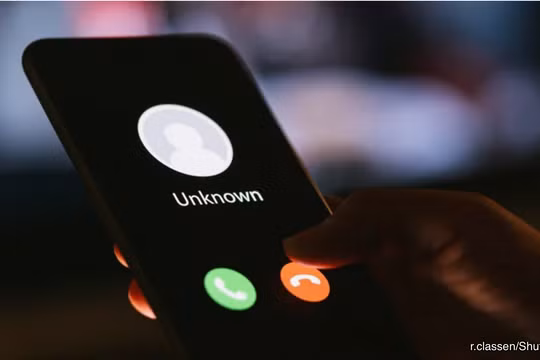 Tính năng Android sẽ cho phép bạn tắt tiếng cuộc gọi chỉ bằng một cái búng tay (Ảnh: Slash Gear)