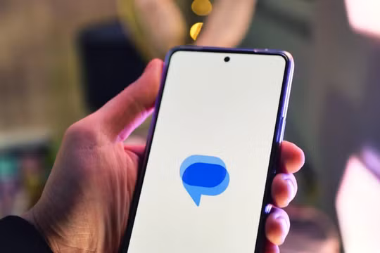 Những điều bạn cần biết về Google Bard, chatbot AI của Google khác gì ChatGPT? (Ảnh: Poket-lint)
