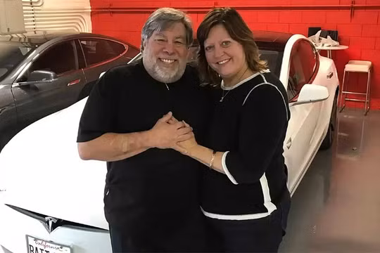 Đồng sáng lập Apple chỉ trích và cho rằng những chiếc xe tự lái của Tesla là không an toàn (Ảnh: Gizmochina)