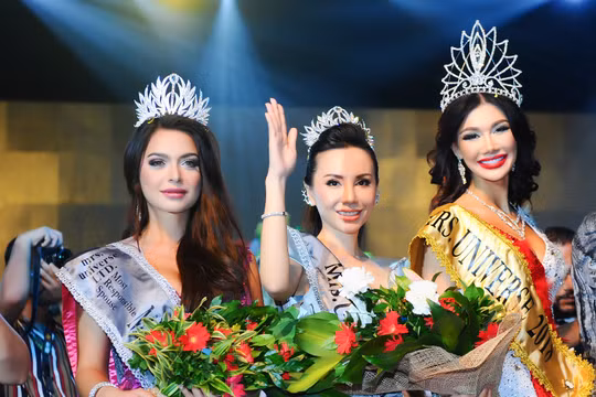 Châu Ngọc Bích - người đẹp Việt Nam đăng quang Hoa hậu Đại sứ quý bà thế giới 2018 