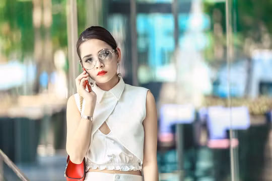 Chi Pu biến đổi với nhiều phong cách thời trang rực rỡ 