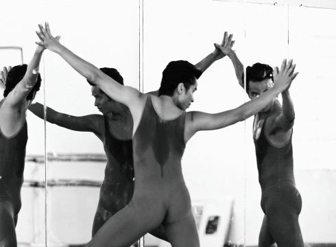 Những giọt mồ hôi của nghệ sĩ múa trên sàn tập 