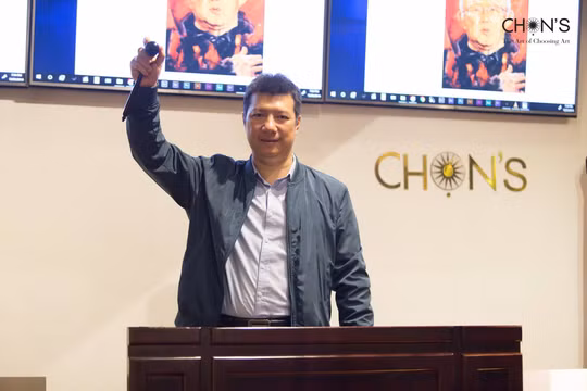 Bình luận viên Quang Huy là người điều hành phần đấu giá bức tranh về ông Park Hang-Seo