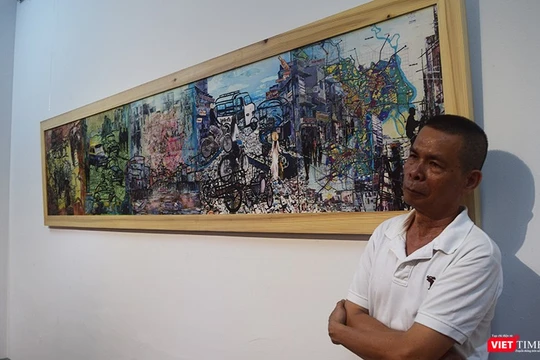 Họa sĩ Mai Nam bên bức tranh khổ lớn về Sài Gòn xưa gây xúc động công chúng