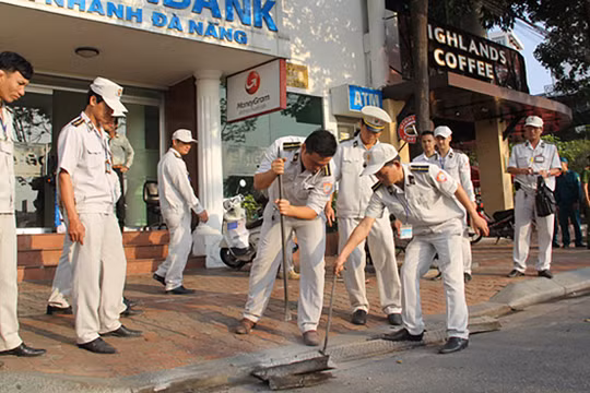 Lực lượng Đà Nẵng đang làm nhiệm vụ (ảnh dichvucong)