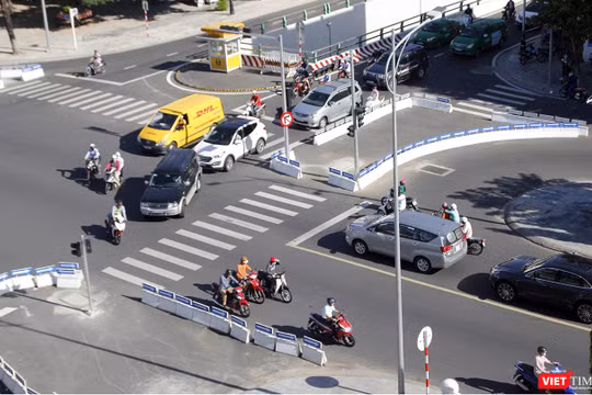 Từ ngày 15/01, Đà Nẵng sẽ cấm phương tiện rẽ trái từ đường Trần Phú qua cầu Sông Hàn và đi thẳng trên đường gom Trần Phú về hướng cầu Rồng trong giờ cao điểm.