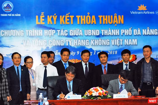  Chiều 9/1, tại Trung tâm hành chính TP Đà Nẵng đã diễn ra Lễ ký kết thỏa thuận hợp tác giữa UBND TP Đà Nẵng và Tổng Công ty Hàng không Việt Nam (Vietnam Airlines), nhằm tăng cường xúc tiến du lịch, thương mại và đầu tư.