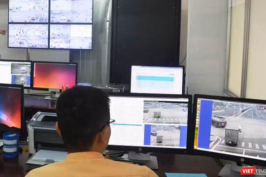 UBND TP Đà Nẵng vừa thống nhất chủ trương theo đề xuất của Sở GTVT về việc triển khai xử phạt các hành vi vi phạm trật tự an toàn giao thông (TTATGT) được phát hiện qua hệ thống camera giám sát giao thông trên đường Võ Chí Công và Trường Sơn.