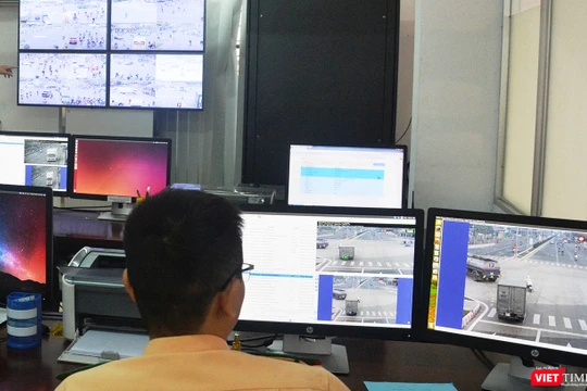 UBND TP Đà Nẵng vừa thống nhất chủ trương theo đề xuất của Sở GTVT về việc triển khai xử phạt các hành vi vi phạm trật tự an toàn giao thông (TTATGT) được phát hiện qua hệ thống camera giám sát giao thông trên đường Võ Chí Công và Trường Sơn.