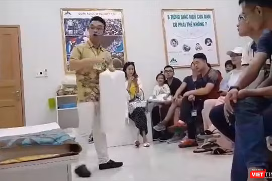 Bên trong một cơ sở bán hàng phục vụ tour giá rẻ tại Đà Nẵng