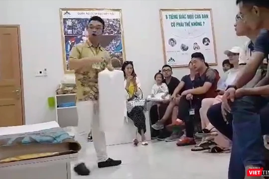 Bên trong một cơ sở bán hàng phục vụ tour giá rẻ tại Đà Nẵng