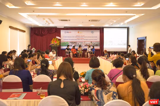 Sáng 8/6, tại Đà Nẵng, hơn 100 nữ lãnh đạo doanh nghiệp đến từ 19 tỉnh miền Trung cùng các chuyên gia cùng tham dự Diễn đàn-Tập huấn quản lý và phát triển doanh nghiệp.