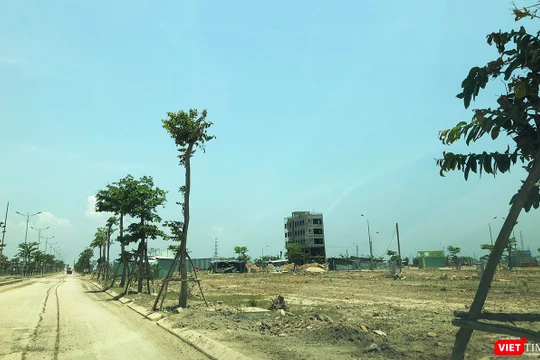 Thị trường BĐS, thì Đà Nẵng đang tồn tại tình trạng lách luật, lách thuế khi các bên sử dụng hình thức đặt cọc trong mua bán BĐS, nhất là nguy cơ xảy ra các vấn đề pháp lý phát sinh khó kiểm soát. 