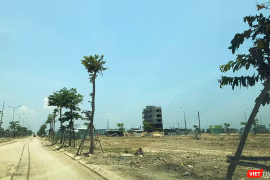 Thị trường BĐS, thì Đà Nẵng đang tồn tại tình trạng lách luật, lách thuế khi các bên sử dụng hình thức đặt cọc trong mua bán BĐS, nhất là nguy cơ xảy ra các vấn đề pháp lý phát sinh khó kiểm soát. 