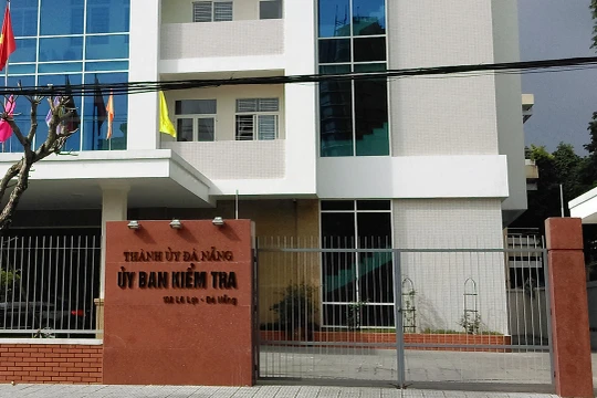 Ủy ban Kiểm tra Thành ủy Đà Nẵng vừa ra Thông cáo báo chí kỷ luật đối với 5 cán bộ lãnh đạo thuộc quản lý của Thành ủy Đà Nẵng.