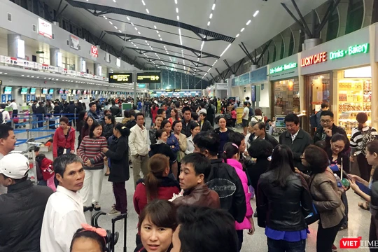 Du khách đến Đà Nẵng tăng 29,4%; khách quốc tế tăng tăng 47,1%; tổng thu du lịch đạt 13.900 tỷ đồng, tăng 52,4% so với cùng kỳ năm ngoái;…nhưng hướng dẫn viên lại thất nghiệp và du lịch Đà Nẵng đối mặt với nhiều vấn đề bức thiết cần giải quyết kịp thời.