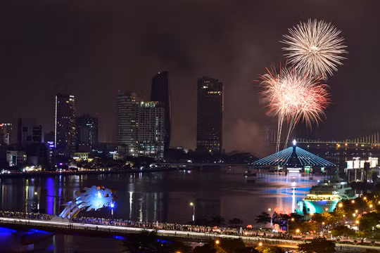 Các khách sạn từ 3-5 sao dọc hai bờ sông Hàn và ven biển Đà Nẵng đạt công suất phòng từ 90-100% trong dịp lễ 30/4-1/5.