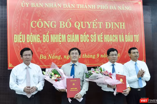 Sáng 14/9, Ban Tổ chức Thành ủy Đà Nẵng đã công bố quyết định của Thành ủy Đà Nẵng điều động và bổ nhiệm ông Trần Văn Sơn, Giám đốc Sở KH-ĐT TP Đà Nẵng sang giữ chức Phó Ban Nội chính Thành ủy. 