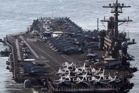 Tàu sân bay Hải quân Mỹ-USS Carl Vinson (CVN-70). ảnh US.Navy