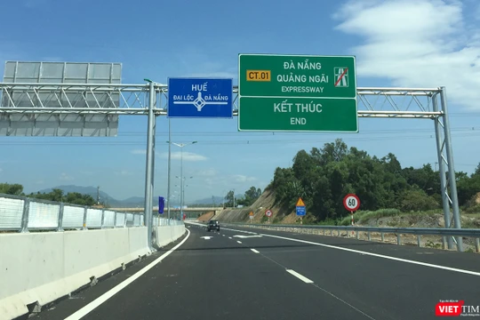 Sau nhiều lần chậm trễ, Chủ tịch Hội đồng thành viên VEC đã thừa nhận trách nhiệm và cam kết đảm bảo thông xe tuyến cao tốc Đà Nẵng-Quảng Ngãi vào ngày 2/9 tới.