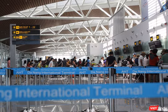 Theo kết luận thanh tra số 402/KL-TTr của Thanh tra Bộ Xây dựng, Dự án Nhà ga hành khách Quốc tế (T2)- Cảng Hàng không Quốc tế Đà Nẵng do Công ty CP Đầu tư Nhà ga quốc tế Đà Nẵng (viết tắt là AHT) thực hiện đã có nhiều sai phạm nghiêm trọng cần xử lý.