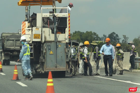 Ở một số vị trí đầu cầu, cống xuất trên cao tốc Đà Nẵng - Quảng Ngãi xuất hiện hiện tượng lún trượt.