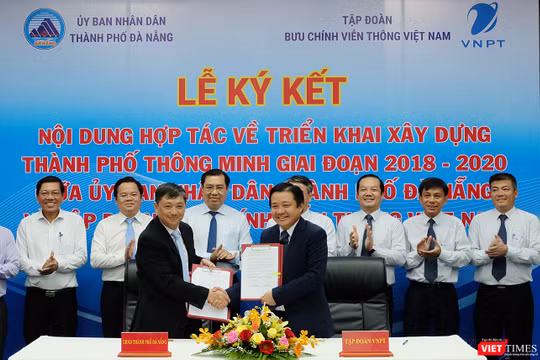 Ngày 6/8, UBND TP Đà Nẵng đã ký kết biên bản hợp tác với Tập đoàn Bưu chính Viễn thông Việt Nam (VNPT) để triển khai xây dựng thành phố thông minh giai đoạn 2018-2020. 
