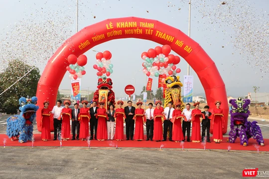 Sáng 29/03, nhân kỷ niệm 43 năm ngày Giải phóng TP Đà Nẵng, UBND TP.Đà Nẵng đã chính thức khánh thành tuyến đường Nguyễn Tất Thành nối dài. 