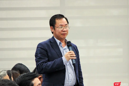 Giám đốc Sở Xây dựng TP Đà Nẵng Vũ Quang Hùng trả lời câu hỏi liên quan đến dự án xây dựng sai phép tại cuộc Họp báo quý 4/2017 của UBND TP Đà Nẵng diễn ra hôm 11/1 vừa qua.