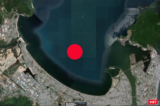 Sau nhiều lần điều chỉnh, dự án được đề xuất xây dựng với quy mô diện tích 1.400 ha, hình thành từ lấp vịnh Đà Nẵng (chấm đỏ là vị trí ý tưởng xây đảo)