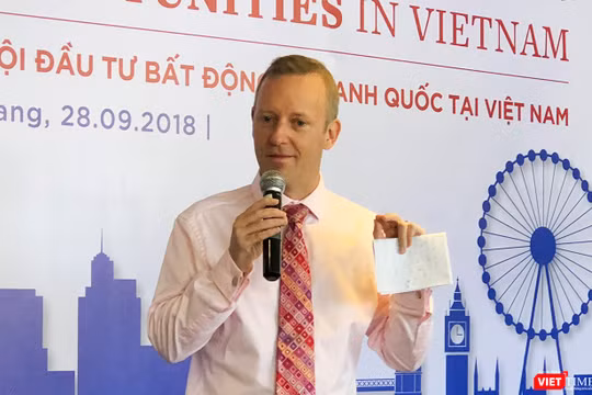 Tân Đại sứ Vương quốc Anh-Gareth Ward tại Việt Nam tại sự kiện giới thiệu cơ hội đầu tư BĐS Anh quốc ở Đà Nẵng