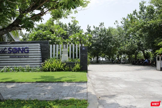 Theo Sở Xây dựng Đà Nẵng, Khu du lịch biển The Song Đà Nẵng đã xây "chui" 18 căn biệt thự và 07 căn bungalow; tăng diện tích xây dựng tại các hạng mục công trình so với quy hoạch được duyệt.