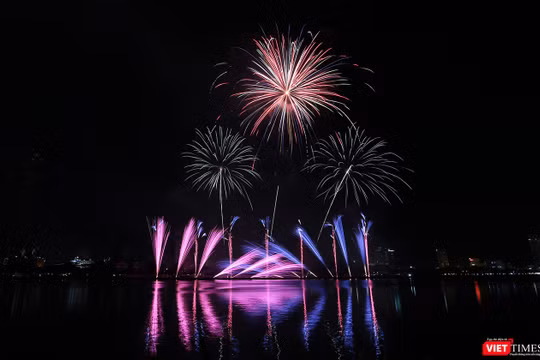 Đêm thi thứ tư của Lễ hội pháo hoa quốc tế Đà Nẵng (DIFF) 2018 mang chủ đề “Nhịp cầu bằng hữu” sẽ bắt đầu vào tối ngày 9/6 với màn tranh tài của 2 đội đến từ châu Âu là Thụy Điển và Bồ Đào Nha.