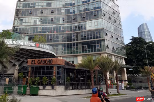 Hạng mục cảnh quan, mặt tiền tầng khối đế của dự án Khu phức hợp khách sạn Bạch Đằng (địa chỉ số 50 Bạch Đằng, phường Hải Châu 1, quận Hải Châu, TP Đà Nẵng) xây dựng không phép.