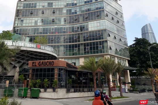 Hạng mục cảnh quan, mặt tiền tầng khối đế của dự án Khu phức hợp khách sạn Bạch Đằng (địa chỉ số 50 Bạch Đằng, phường Hải Châu 1, quận Hải Châu, TP Đà Nẵng) xây dựng không phép.