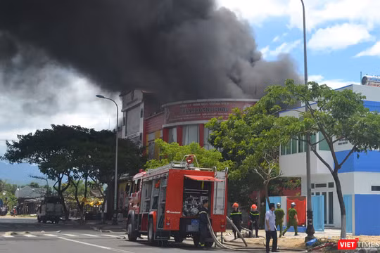  UBND TP Đà Nẵng vừa có văn bản chỉ đạo Cảnh sát PCCC TP tăng cường kiểm tra an toàn PCCC và xử lý nghiêm các hành vi vi phạm, đình chỉ hoạt động đối với những cơ sở không đảm bảo các điều kiện an toàn về PCCC và thoát nạn