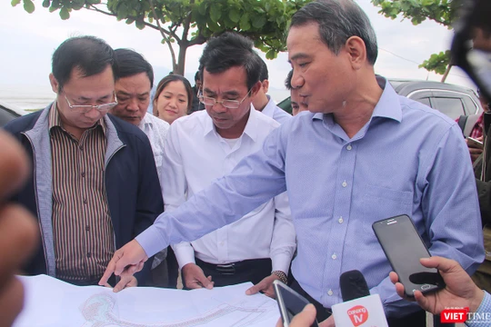 Sáng 22/3, Bí thư Đà Nẵng Trương Quang Nghĩa đã đi thị sát dự án khu du lịch Lancaster Nam O Resort ngang nhiên dựng hàng rào, chắn lối ra biển của người dân và yêu cầu mở rào chắn để dân xuống biển.