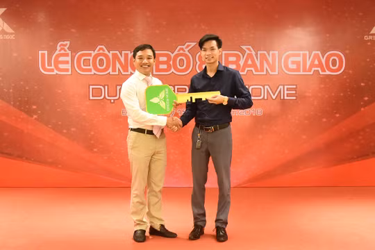 Chiều 15/7, Công ty Phúc Hoàng Ngọc đã tiến hành công bố và bàn giao Dự án nhà phố liền kề Green Home cho khách hàng như đã cam kết trước đó.